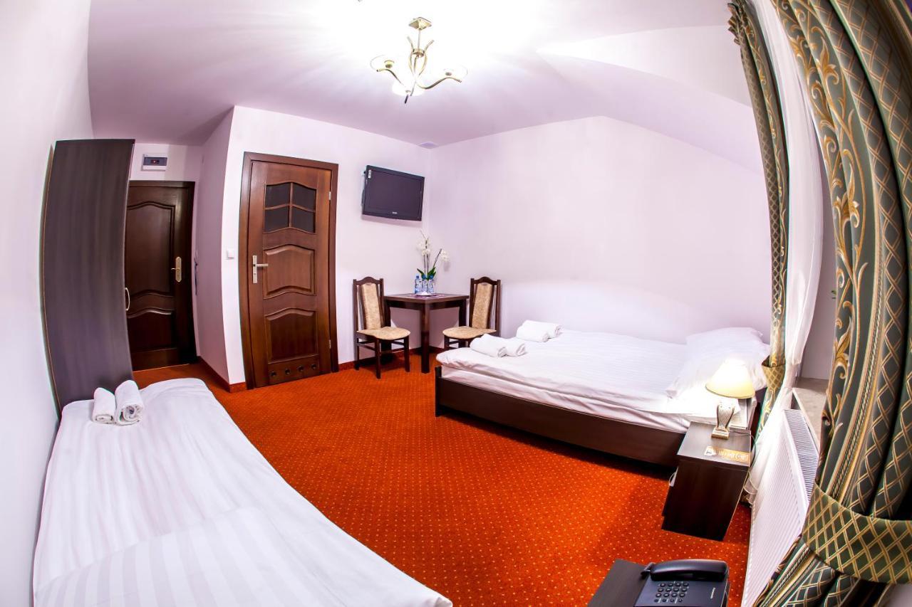 Hotel "Xavier" Lubycza Krolewska Eksteriør bilde