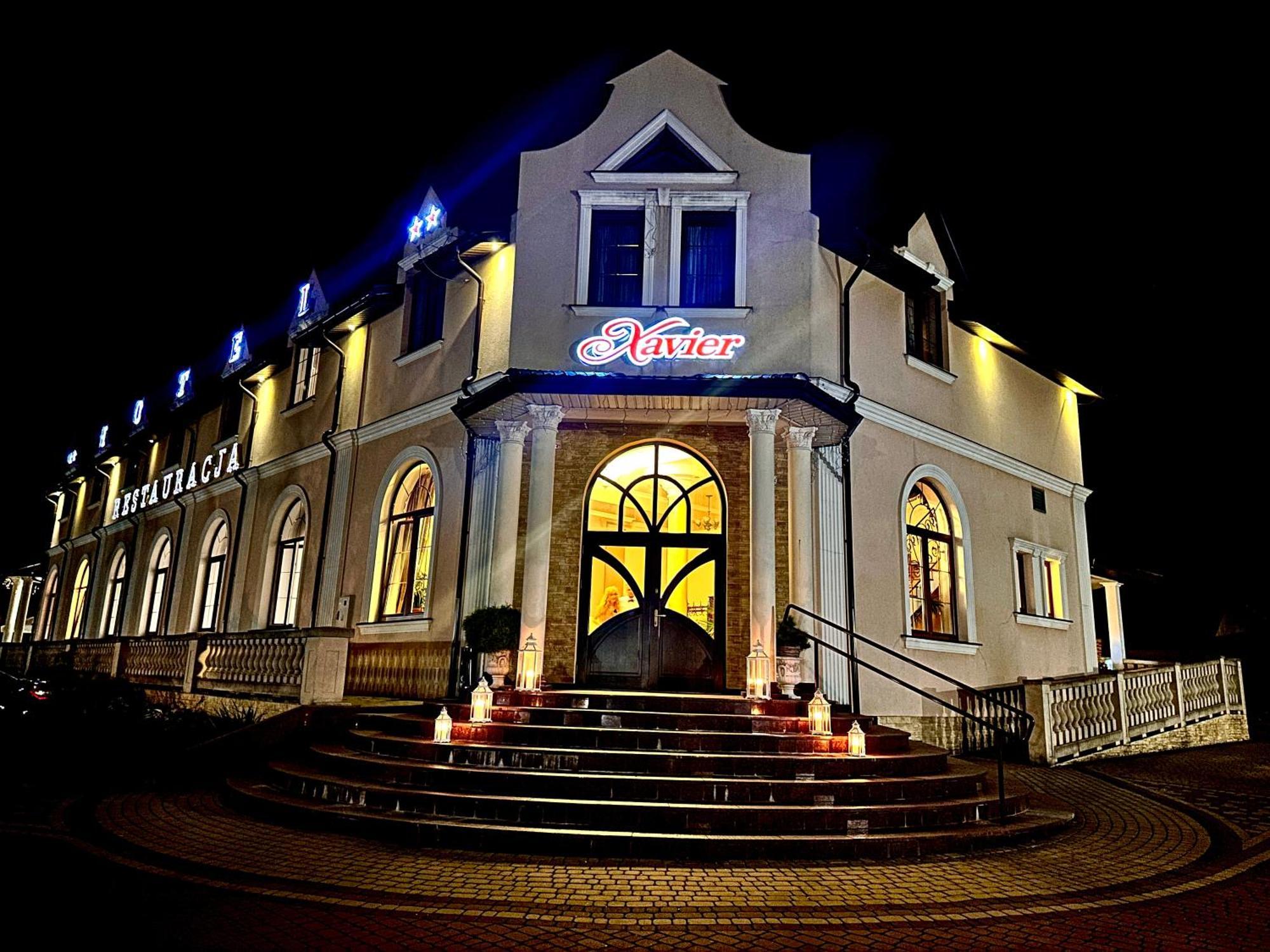 Hotel "Xavier" Lubycza Krolewska Eksteriør bilde