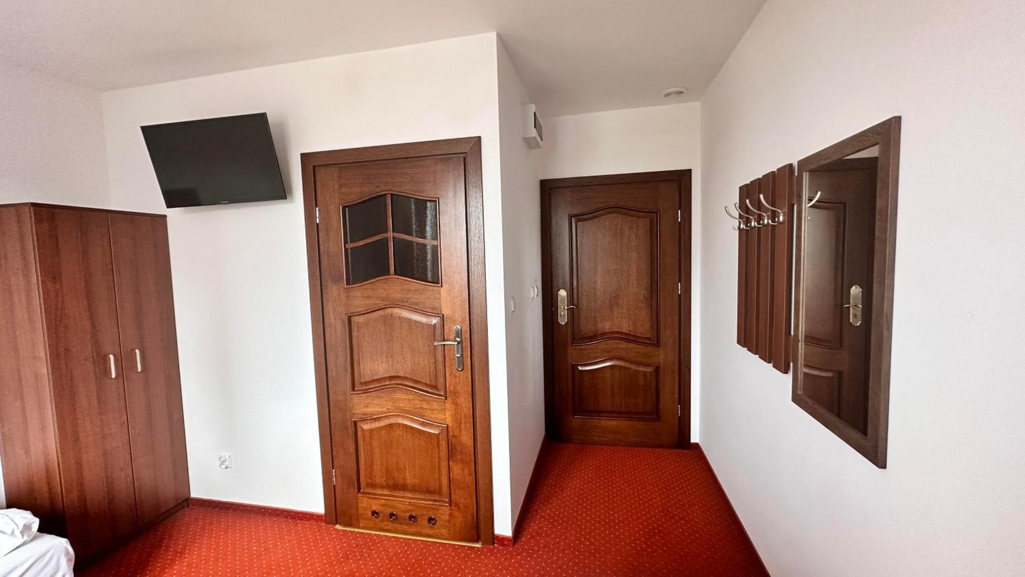 Hotel "Xavier" Lubycza Krolewska Eksteriør bilde